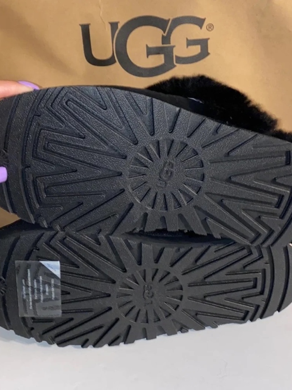 New UGG Women's Disquette Slipper Black Slip On Size 6 Platform Fur Slipper - Picture 14 of 14